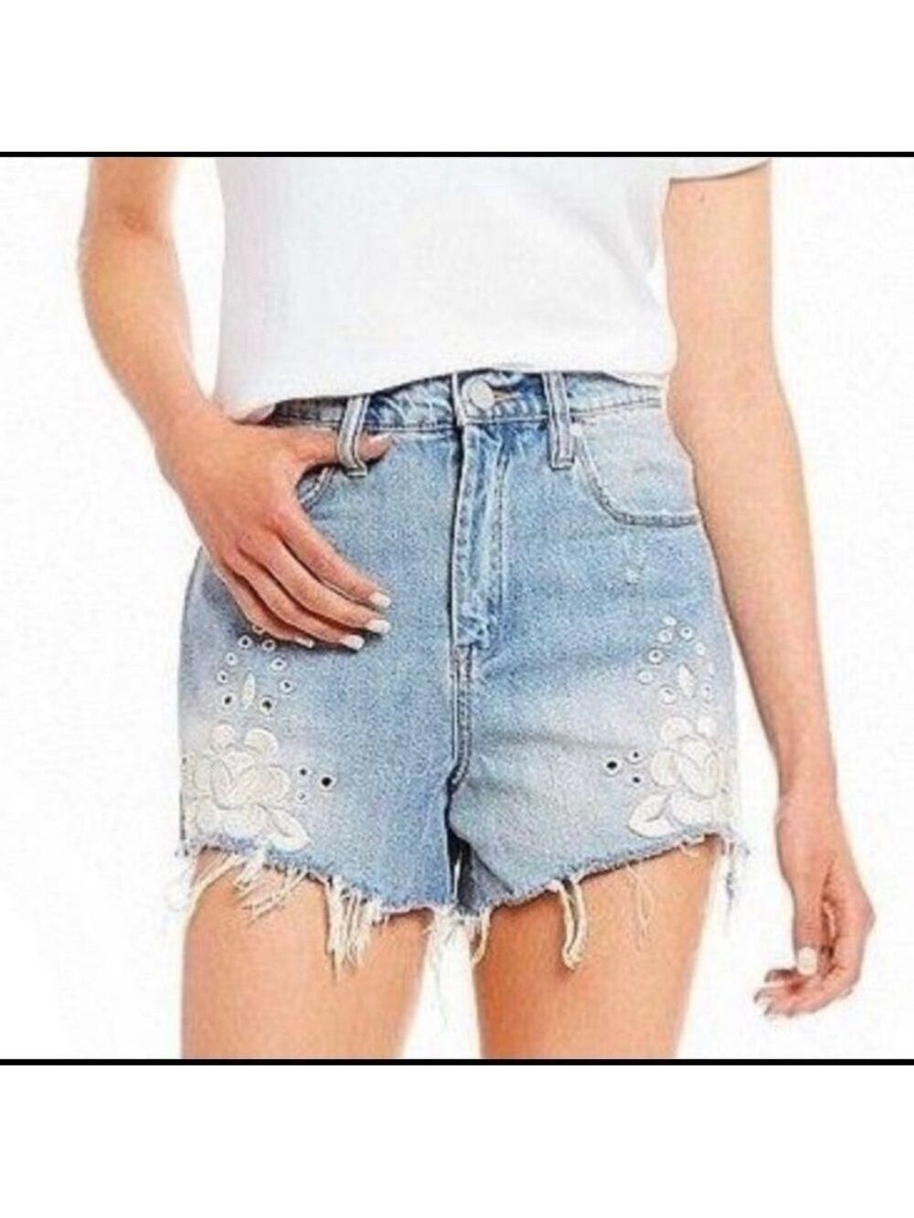 CHELSEA & violet light wash floral embroidered frayed hem denim jean shorts NWT